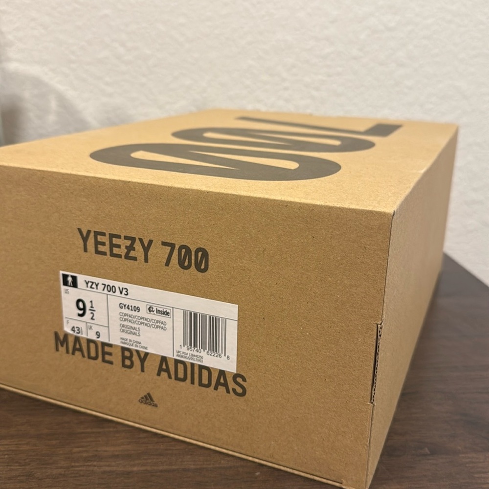 Yeezy 700, Men’s size 9.5, color copper fade, slightly used - Picture 5 of 5